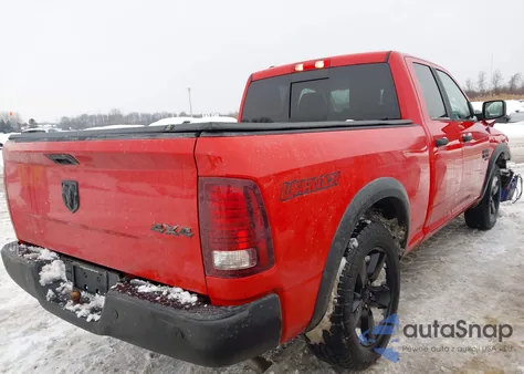 2020 Ram 1500 Classic Warlock 4X4 6'4 Box z USA, uszkodzony, nr VIN 1C6RR7GG4LS109571